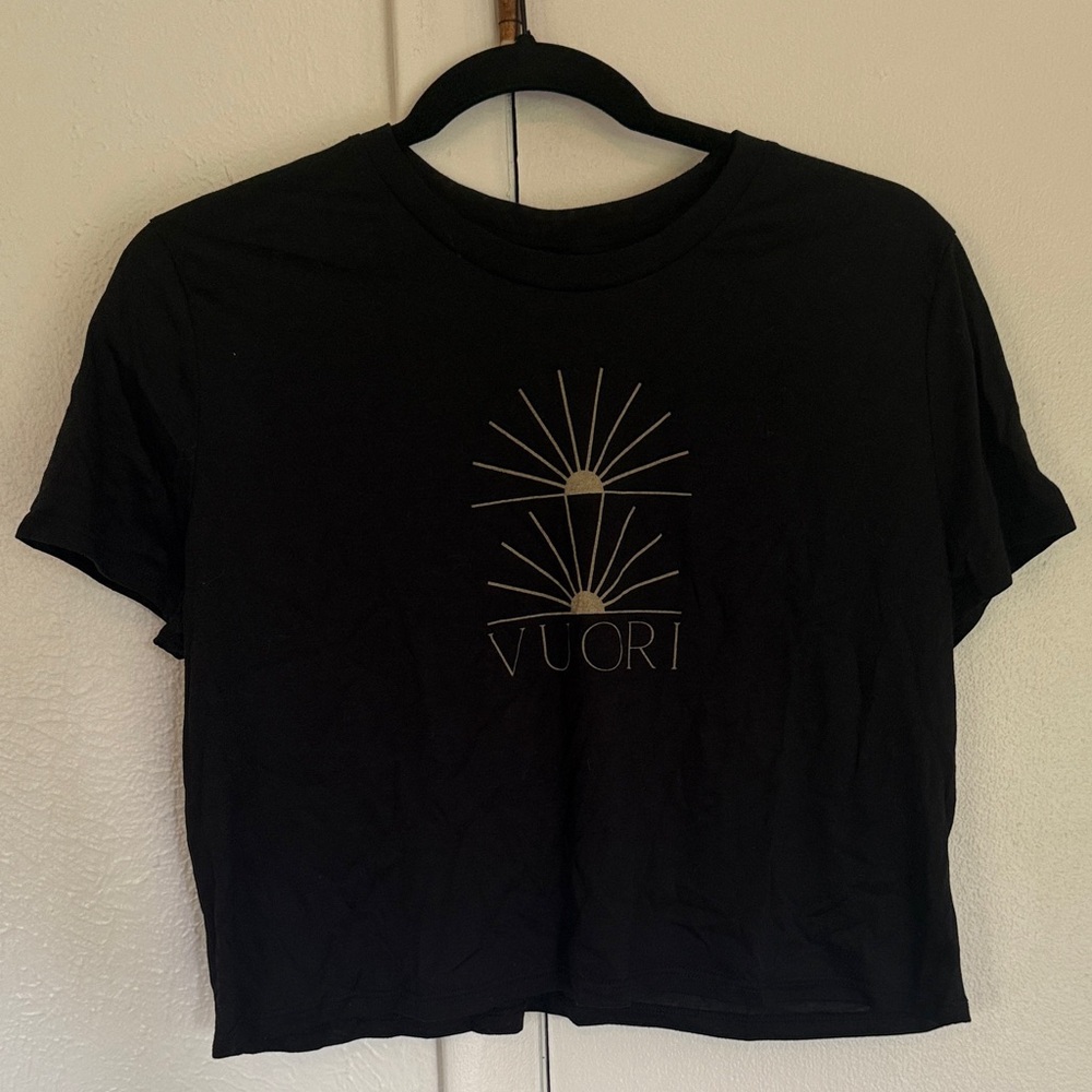 Vuori Black Crop Top with Graphic Design